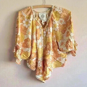 Z&L Yellow And Orange floral cropped tie front blouse Size Medium